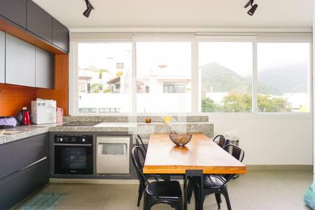 Apartamento para alugar com 247m², 3 quartos e 1 vagaCozinha e Área de Serviço