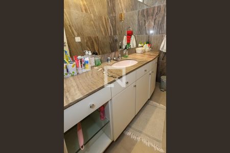 Apartamento à venda com 170m², 4 quartos e 1 vaga Apartamento à venda com 170m², 4 quartos e 1 vagaBanheiro Corredor