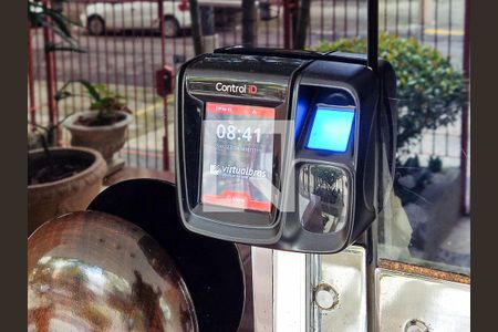 Apartamento à venda com 170m², 4 quartos e 1 vaga Apartamento à venda com 170m², 4 quartos e 1 vagaFachada e portaria