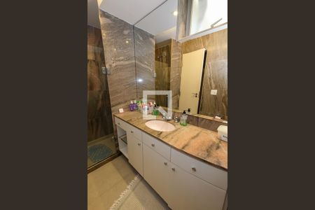 Apartamento à venda com 170m², 4 quartos e 1 vaga Apartamento à venda com 170m², 4 quartos e 1 vagaBanheiro Corredor