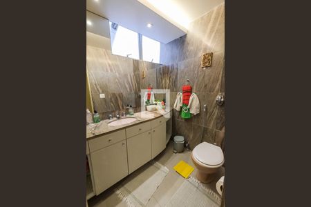 Apartamento à venda com 170m², 4 quartos e 1 vaga Apartamento à venda com 170m², 4 quartos e 1 vagaBanheiro Corredor