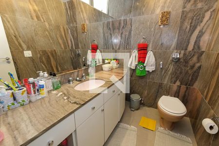 Apartamento à venda com 170m², 4 quartos e 1 vaga Apartamento à venda com 170m², 4 quartos e 1 vagaBanheiro Corredor