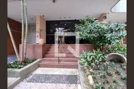 Apartamento à venda com 170m², 4 quartos e 1 vaga Apartamento à venda com 170m², 4 quartos e 1 vagaFachada e portaria