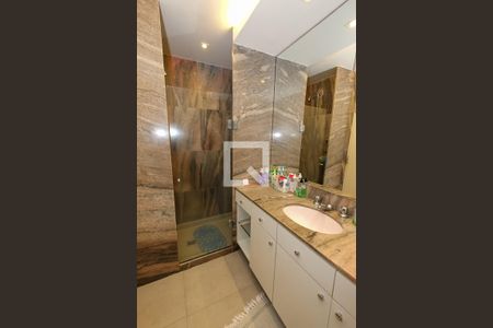 Apartamento à venda com 170m², 4 quartos e 1 vaga Apartamento à venda com 170m², 4 quartos e 1 vagaBanheiro Corredor