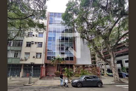 Apartamento à venda com 170m², 4 quartos e 1 vaga Apartamento à venda com 170m², 4 quartos e 1 vagaFachada e portaria