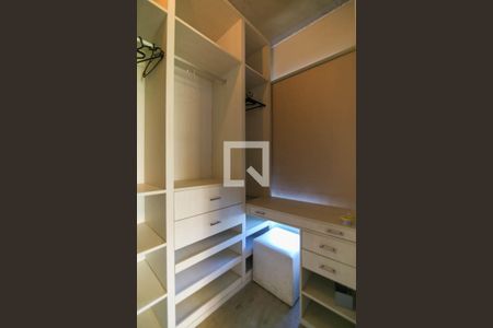 Apartamento para alugar com 70m², 1 quarto e 1 vaga Apartamento para alugar com 70m², 1 quarto e 1 vagaCloset do quarto