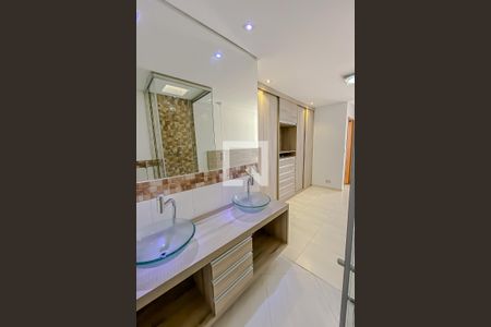 Casa para alugar com 200m², 3 quartos e 4 vagasBanheiro da Suite