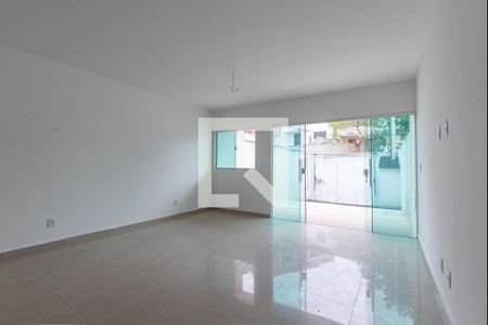 Sala de casa à venda com 4 quartos, 140m² em Freguesia (jacarepaguá), Rio de Janeiro