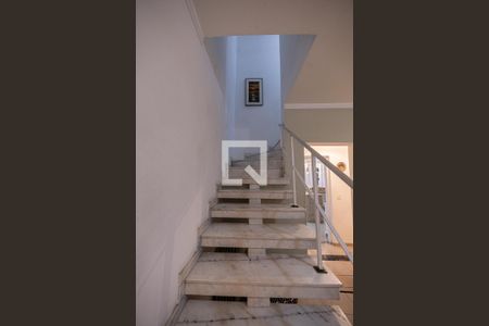 Casa à venda com 200m², 3 quartos e 3 vagasEscada