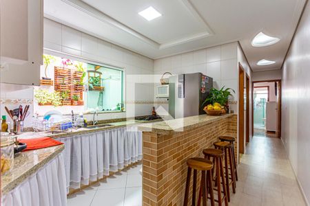 Casa à venda com 214m², 2 quartos e 3 vagas Casa à venda com 214m², 2 quartos e 3 vagasCozinha