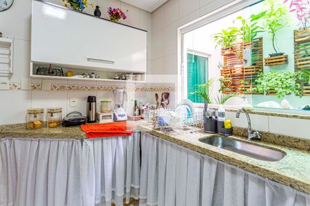 Casa à venda com 214m², 2 quartos e 3 vagas Casa à venda com 214m², 2 quartos e 3 vagasCozinha