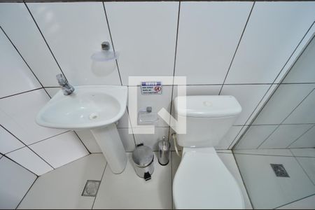 Banheiro de kitnet/studio para alugar com 1 quarto, 16m² em Mirandópolis, São Paulo