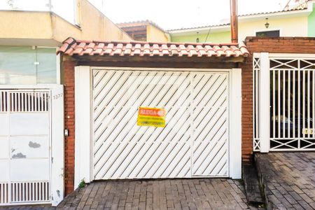Casa para alugar com 180m², 2 quartos e 2 vagasFachada