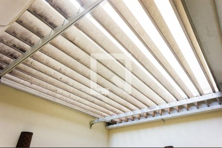 Casa para alugar com 180m², 2 quartos e 2 vagasDetalhe Entrada de Luz