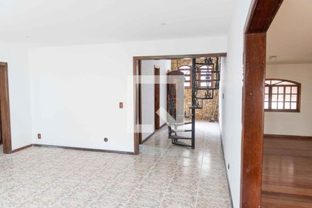 Sala de casa de condomínio para alugar com 5 quartos, 539m² em Badu, Niterói