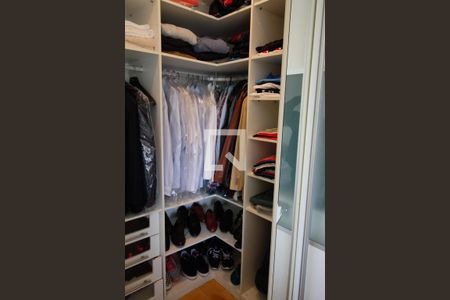 Apartamento à venda com 145m², 3 quartos e 3 vagasCloset da suíte 1