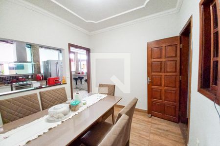 Casa para alugar com 500m², 4 quartos e 2 vagas Casa para alugar com 500m², 4 quartos e 2 vagasSala de Jantar