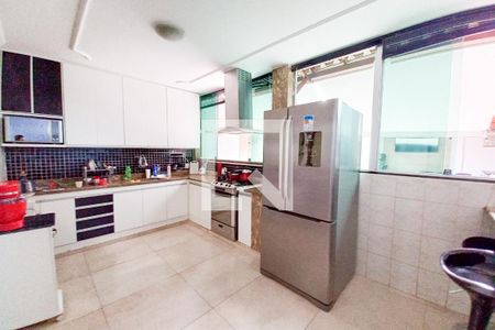 Casa para alugar com 500m², 4 quartos e 2 vagas Casa para alugar com 500m², 4 quartos e 2 vagasCozinha