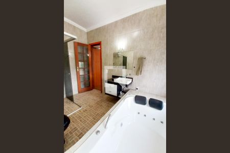 Casa para alugar com 500m², 4 quartos e 2 vagas Casa para alugar com 500m², 4 quartos e 2 vagasBanheiro da Suíte 2