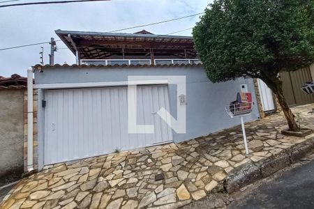 Casa para alugar com 500m², 4 quartos e 2 vagas Casa para alugar com 500m², 4 quartos e 2 vagasFachada