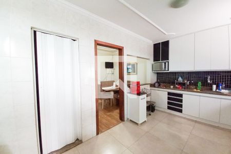Casa para alugar com 500m², 4 quartos e 2 vagas Casa para alugar com 500m², 4 quartos e 2 vagasCozinha