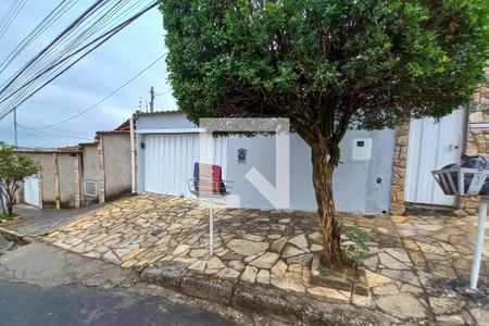 Casa para alugar com 500m², 4 quartos e 2 vagas Casa para alugar com 500m², 4 quartos e 2 vagasFachada