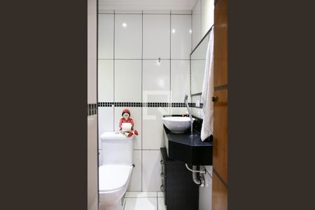 Banheiro social de apartamento à venda com 2 quartos, 45m² em Vila Guiomar, Santo André