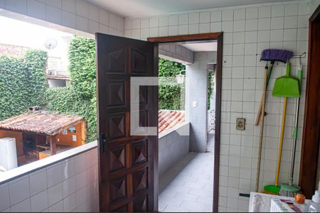 Casa de condomínio à venda com 300m², 3 quartos e 3 vagasarea de serviço