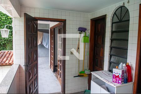 Casa de condomínio à venda com 300m², 3 quartos e 3 vagasarea de serviço