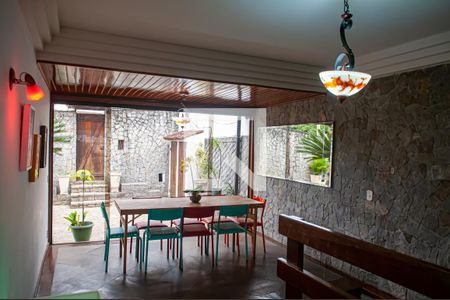 sala de casa de condomínio à venda com 3 quartos, 300m² em Taquara, Rio de Janeiro