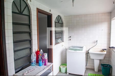 Casa de condomínio à venda com 300m², 3 quartos e 3 vagasarea de serviço