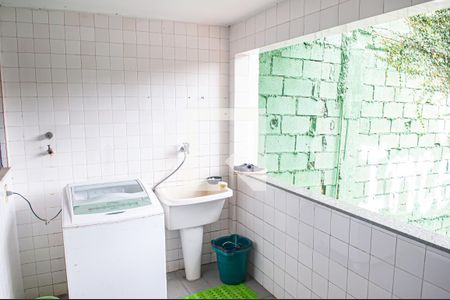 Casa de condomínio à venda com 300m², 3 quartos e 3 vagasarea de serviço