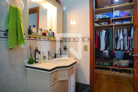 Casa à venda com 220m², 4 quartos e 6 vagasBanheiro da Suíte