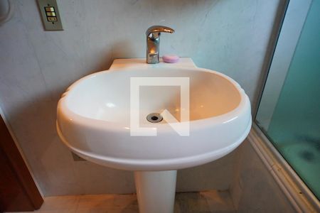 Casa à venda com 220m², 4 quartos e 6 vagasBanheiro do Quarto 3