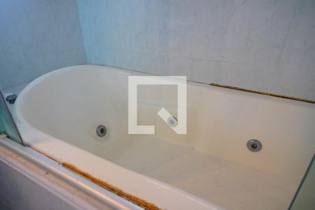 Casa à venda com 220m², 4 quartos e 6 vagasBanheiro do Quarto 3