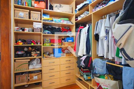 Casa à venda com 220m², 4 quartos e 6 vagasCloset do quarto