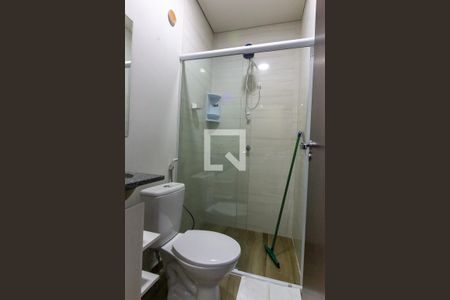 Banheiro de kitnet/studio para alugar com 1 quarto, 20m² em Bom Retiro, São Paulo