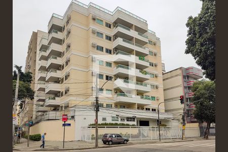 Apartamento à venda com 70m², 2 quartos e 1 vagaFachada e portaria