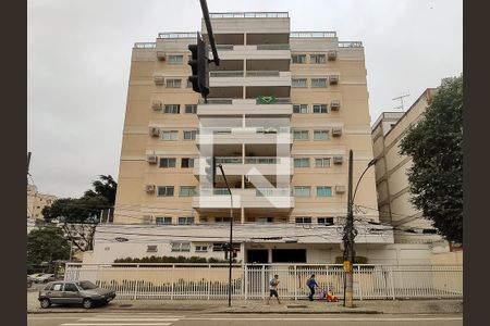 Apartamento à venda com 70m², 2 quartos e 1 vagaFachada e portaria