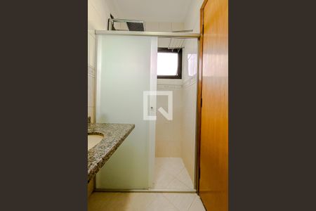 Casa de condomínio para alugar com 135m², 3 quartos e 3 vagas Casa de condomínio para alugar com 135m², 3 quartos e 3 vagasBanheiro da Suíte 1