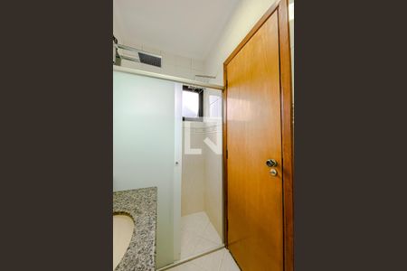 Casa de condomínio para alugar com 135m², 3 quartos e 3 vagas Casa de condomínio para alugar com 135m², 3 quartos e 3 vagasBanheiro da Suíte 1