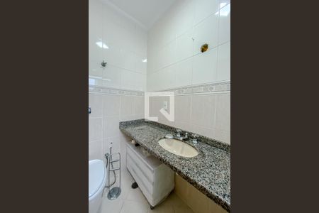 Casa de condomínio para alugar com 135m², 3 quartos e 3 vagas Casa de condomínio para alugar com 135m², 3 quartos e 3 vagasBanheiro da Suíte 1