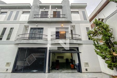 Casa de condomínio para alugar com 135m², 3 quartos e 3 vagas Casa de condomínio para alugar com 135m², 3 quartos e 3 vagasFachada