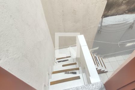 Casa para alugar com 20m², 1 quarto e sem vaga Casa para alugar com 20m², 1 quarto e sem vagaEscada