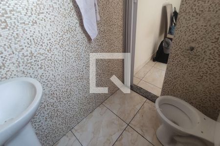 Banheiro de casa para alugar com 1 quarto, 20m² em Jardim Vila Formosa, São Paulo