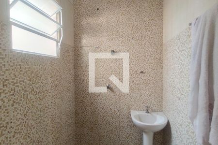 Banheiro de casa para alugar com 1 quarto, 20m² em Jardim Vila Formosa, São Paulo