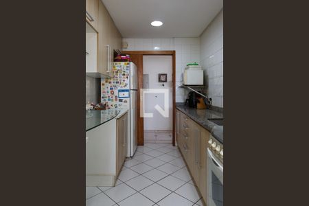 Apartamento à venda com 105m², 3 quartos e 2 vagas Apartamento à venda com 105m², 3 quartos e 2 vagasCozinha e Área de Serviço