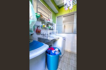 Casa à venda com 138m², 3 quartos e 2 vagas Casa à venda com 138m², 3 quartos e 2 vagasÁrea de serviço