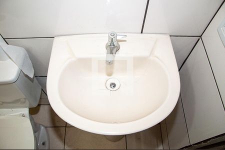 Banheiro de casa para alugar com 1 quarto, 40m² em São Mateus, Contagem
