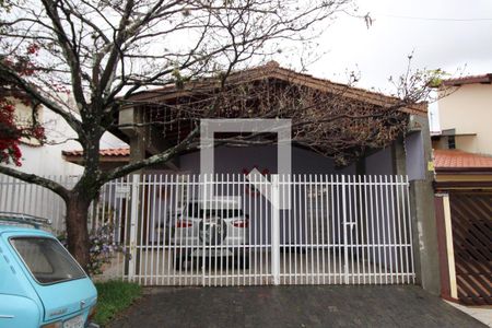 Casa para alugar com 240m², 3 quartos e 4 vagasFachada